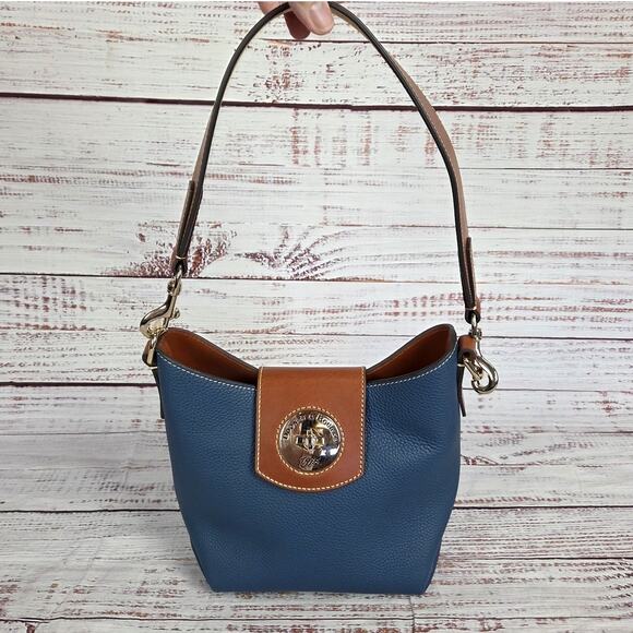 Dooney & Bourke Pebble Leather Turn lock Sac 30 Shoulder Bag Jeans Blue NWOT - Picture 1 of 14